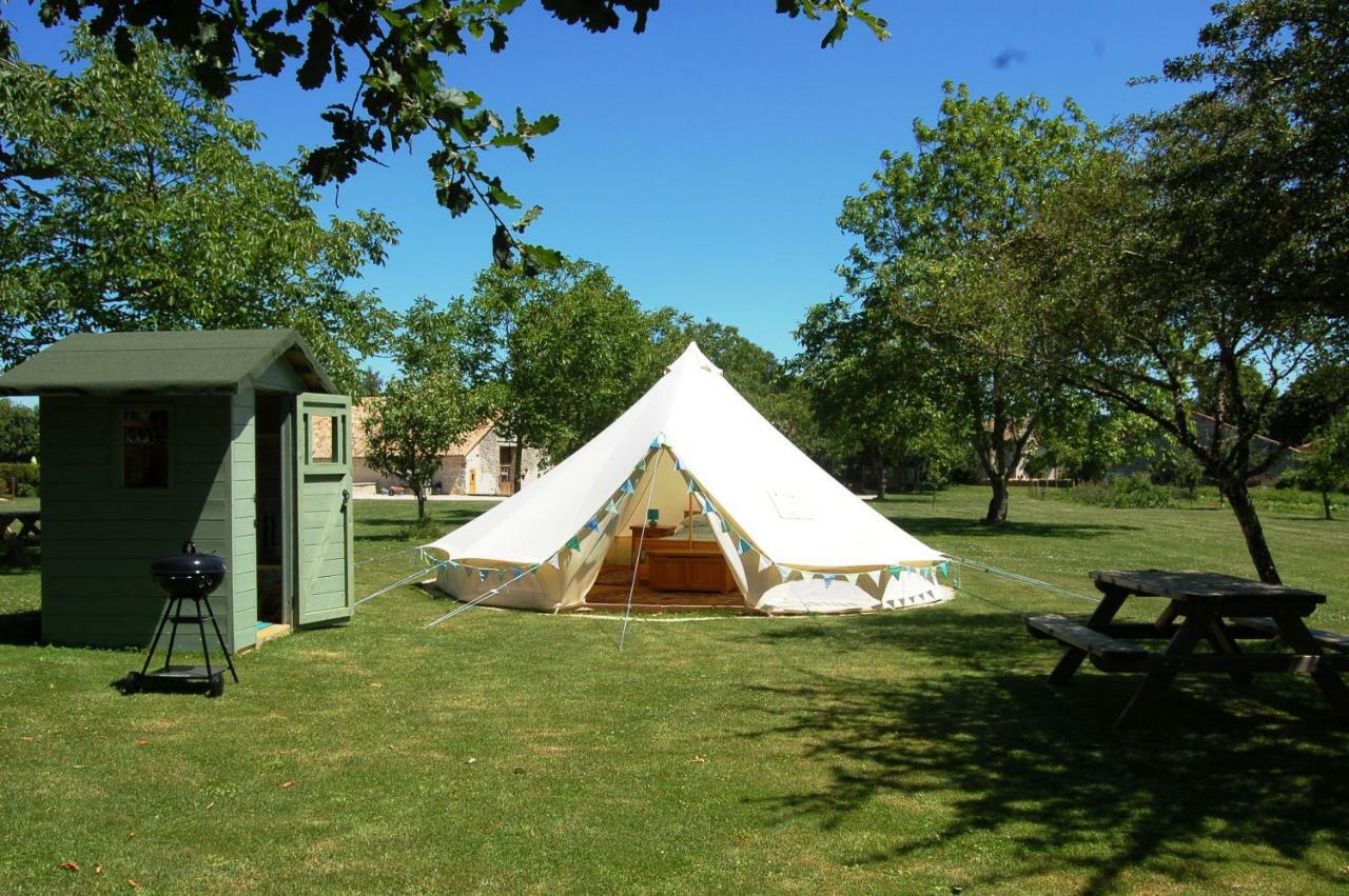 Camping La Foret De Tesse Eksteriør billede