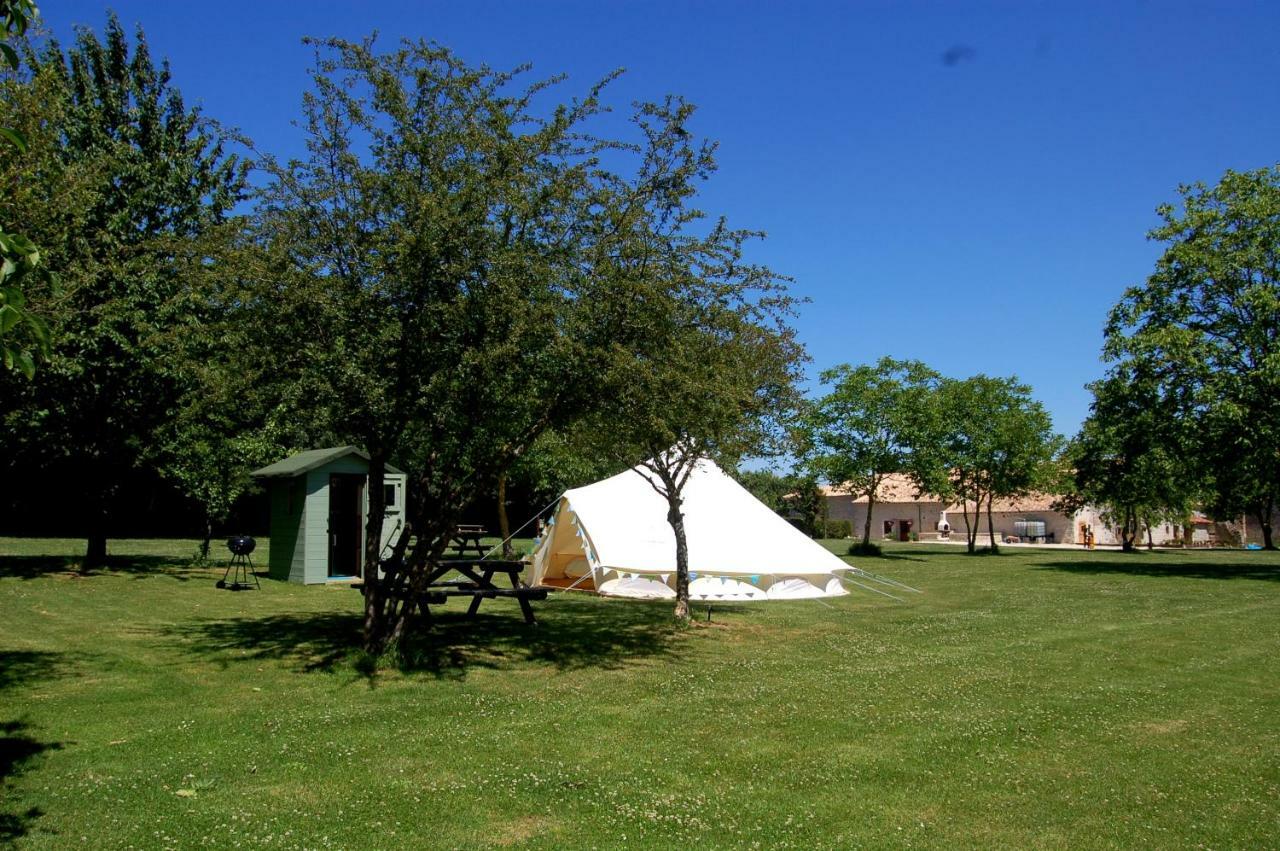 Camping La Foret De Tesse Eksteriør billede