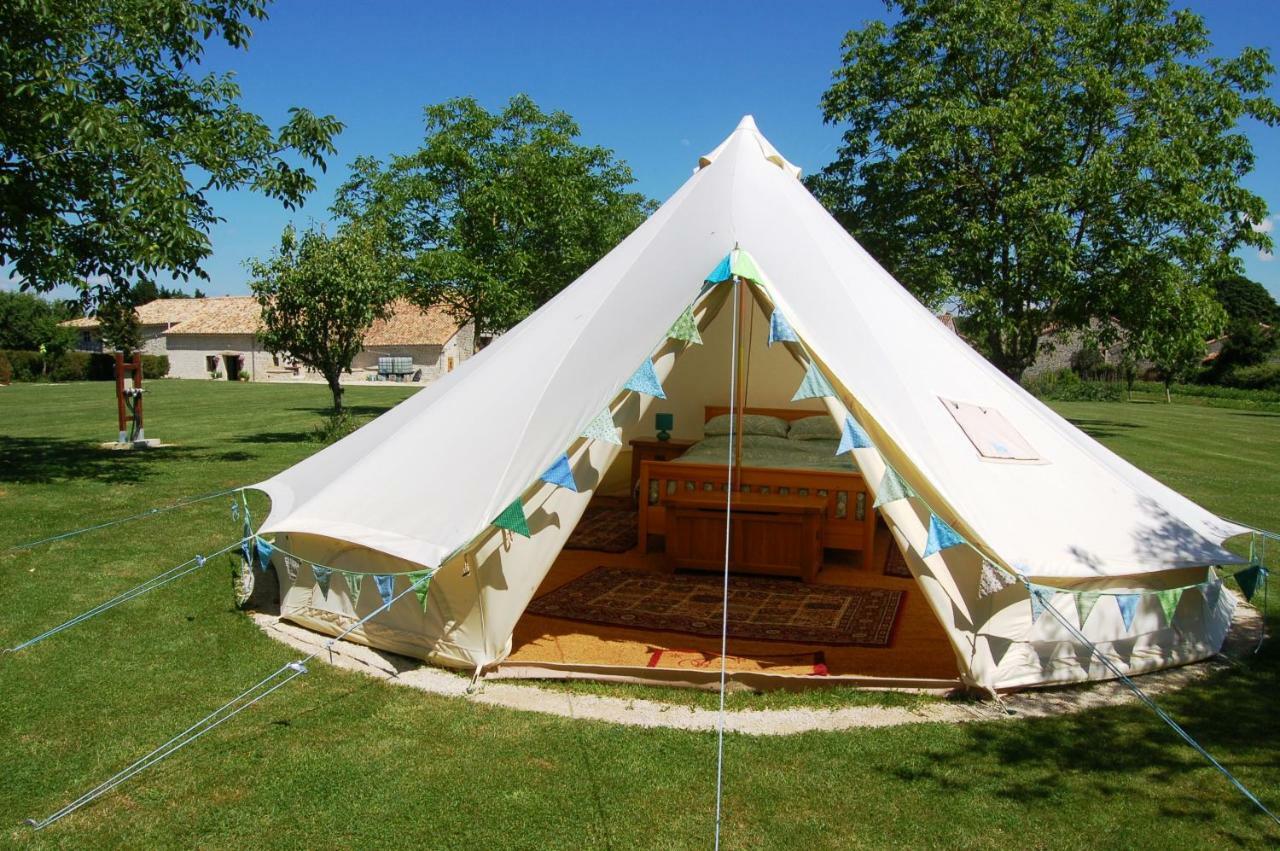 Camping La Foret De Tesse Eksteriør billede